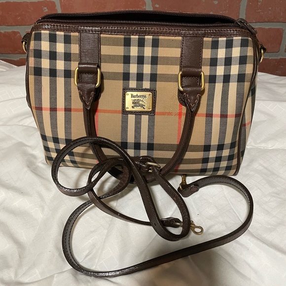 Vintage Burberry handbag. Still in great condition. Preloved - Picture 3 of 8